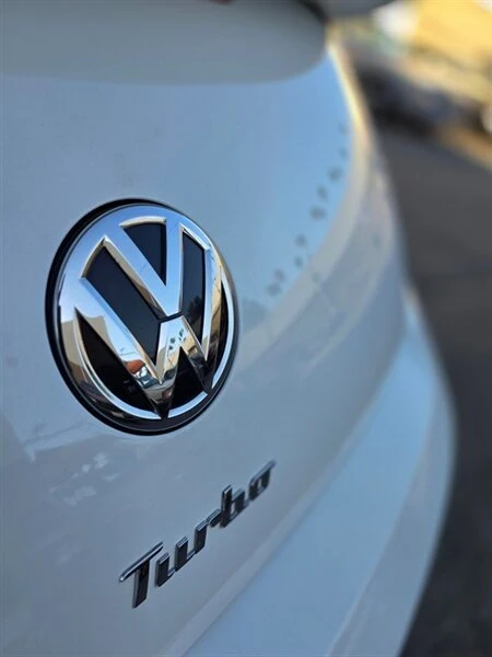 2017 Volkswagen A5 Beetle - Image 11 of 16