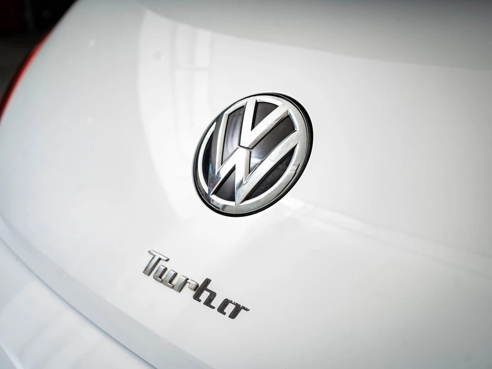 2017 Volkswagen A5 Beetle - Image 10 of 21