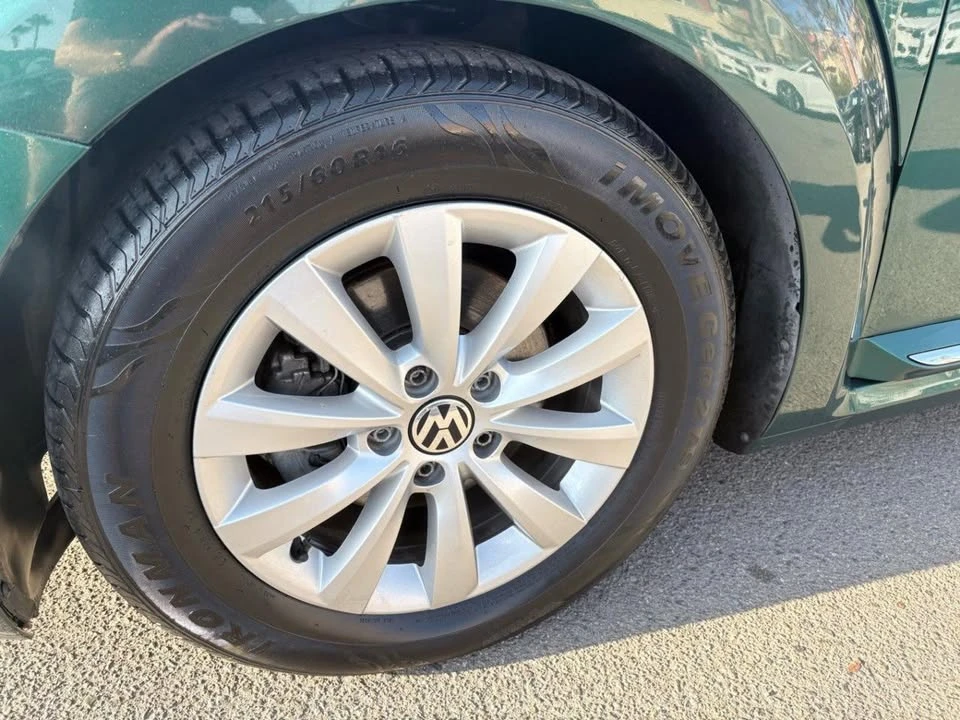 2017 Volkswagen A5 Beetle - Image 5 of 20