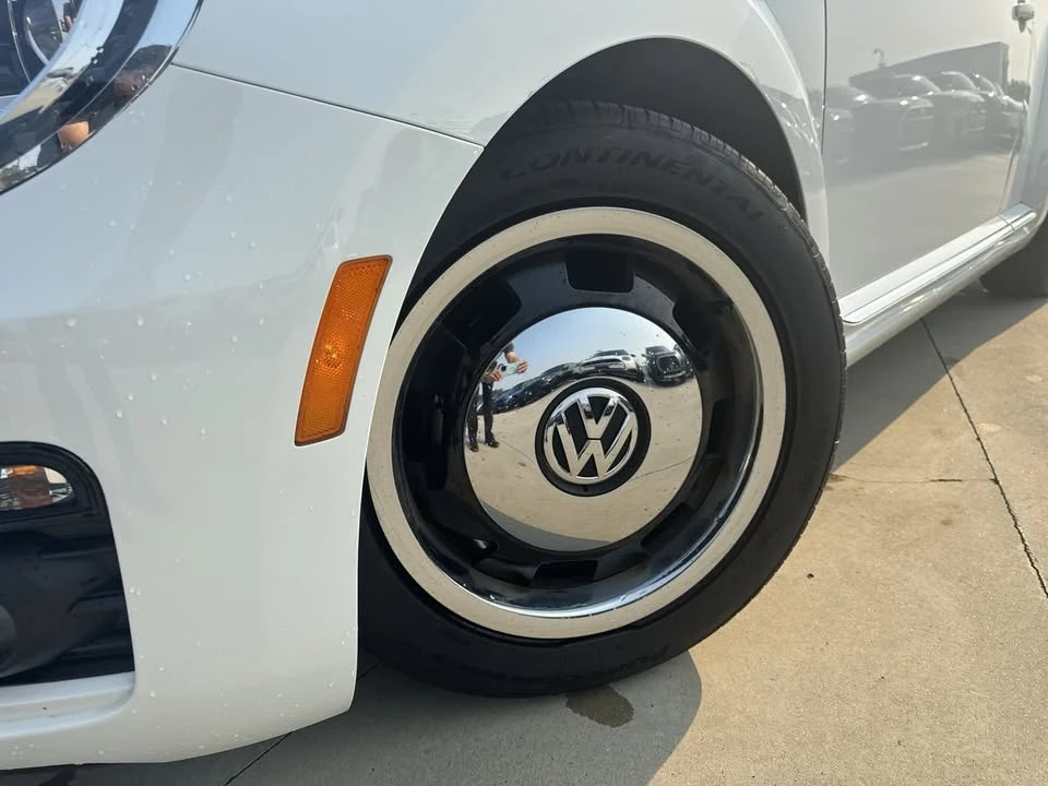 2017 Volkswagen A5 Beetle - Image 2 of 13
