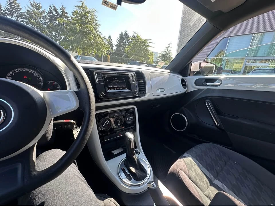 2017 Volkswagen A5 Beetle - Image 9 of 11