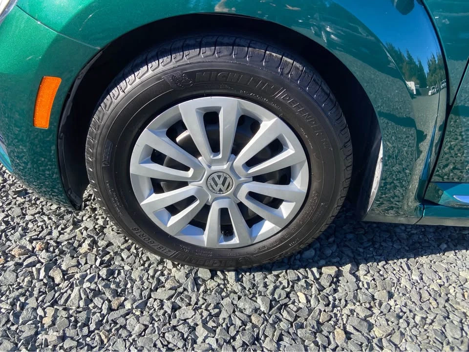 2017 Volkswagen A5 Beetle - Image 5 of 20