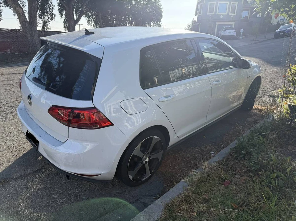 2017 Volkswagen GTI Mk7 - Image 2 of 11