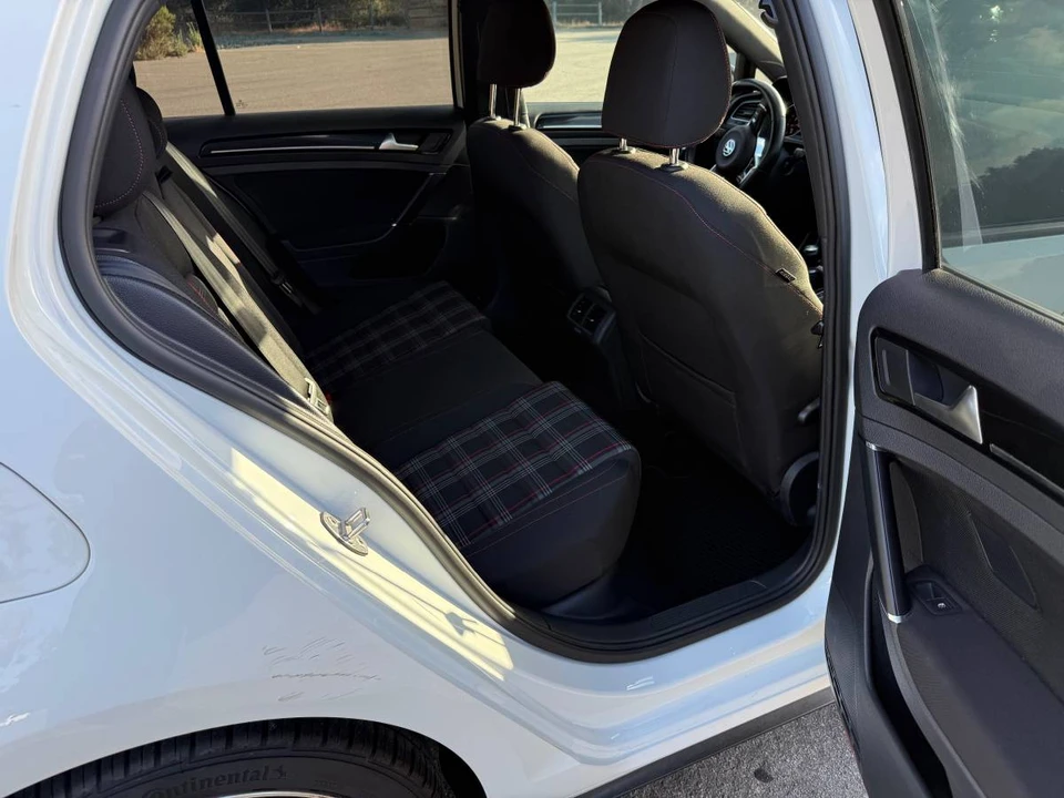 2017 Volkswagen GTI Mk7 - Image 10 of 24