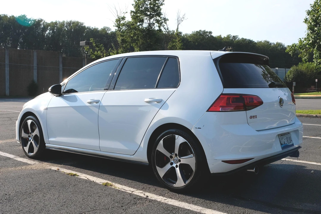 2017 Volkswagen GTI Mk7 - Image 4 of 9