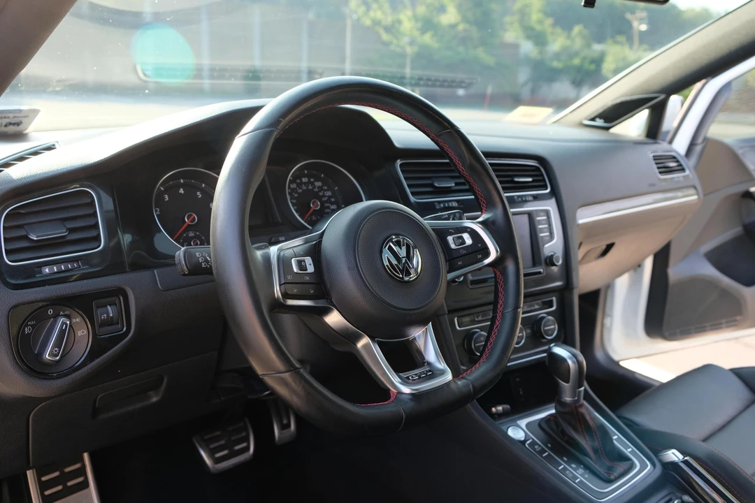 2017 Volkswagen GTI Mk7 - Image 6 of 9