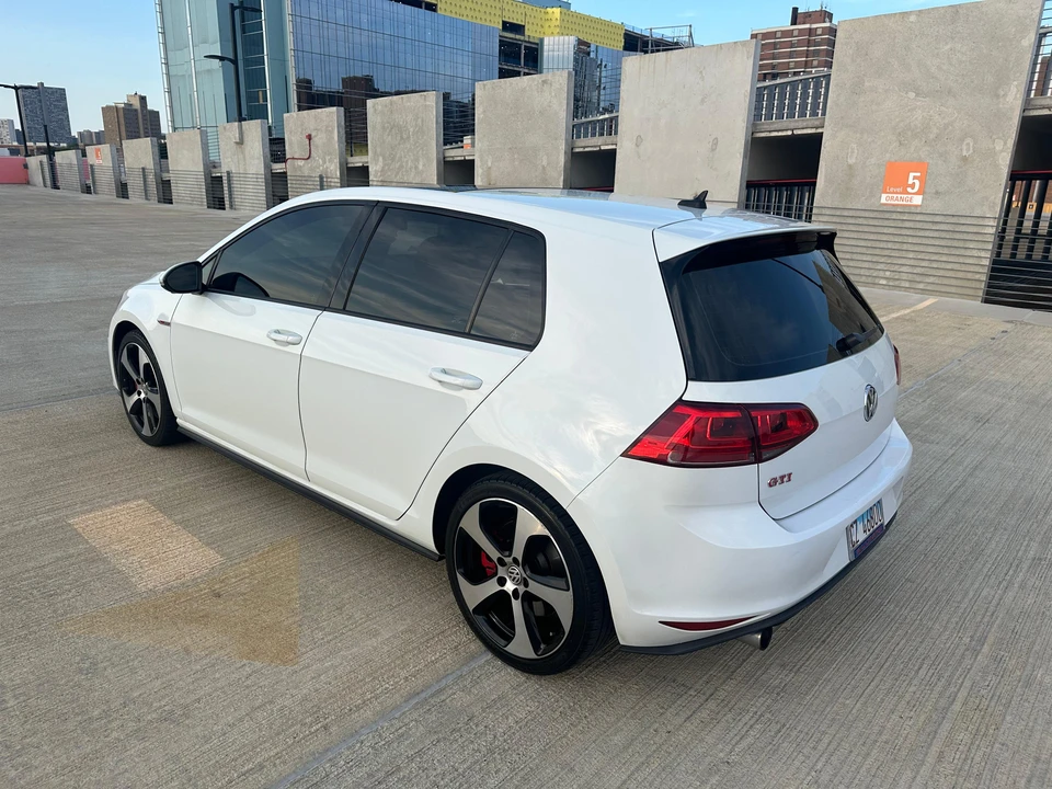 2017 Volkswagen GTI Mk7 - Image 14 of 31