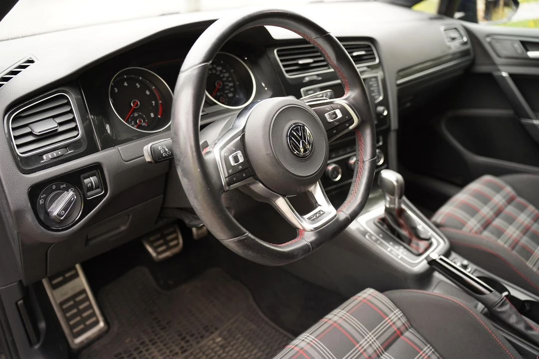 2017 Volkswagen GTI Mk7 - Image 29 of 31