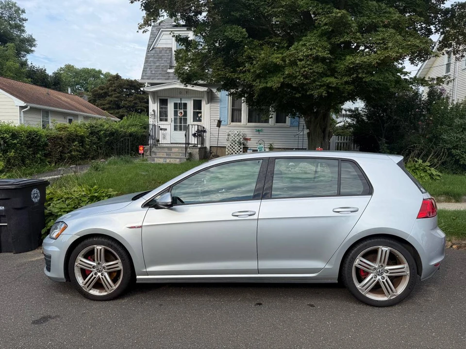 2017 Volkswagen GTI Mk7 - Image 2 of 19