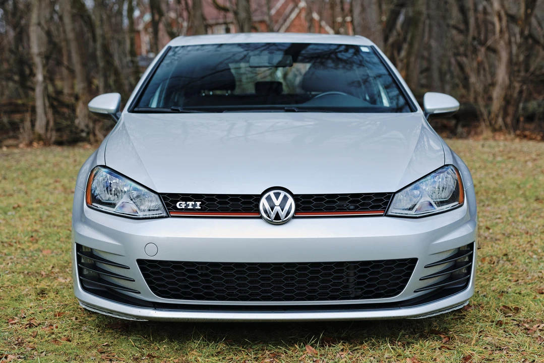 2017 Volkswagen GTI Mk7 - Image 2 of 31