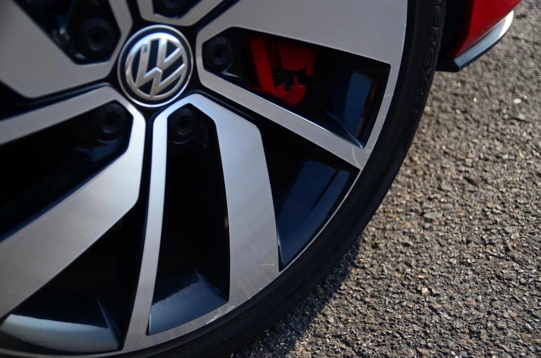 2017 Volkswagen GTI Mk7 - Image 28 of 31