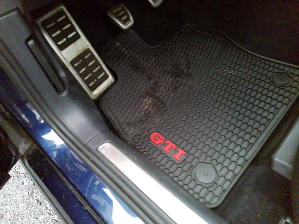 2017 Volkswagen GTI Mk7 - Image 5 of 21