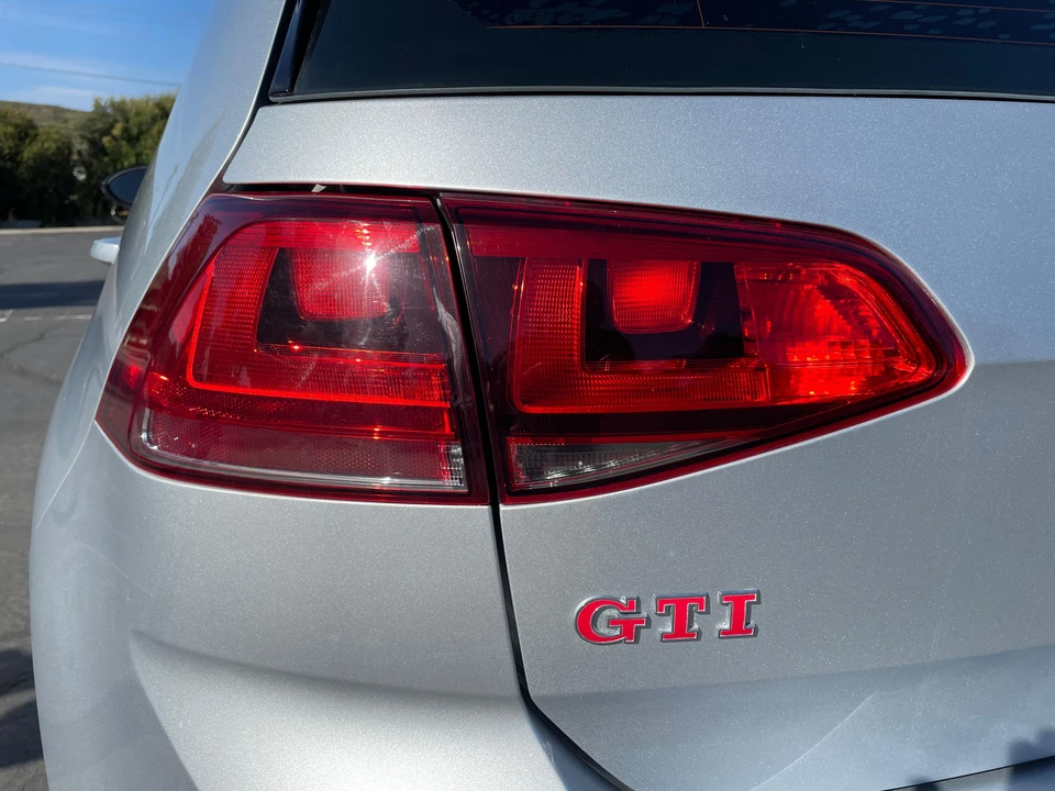 2017 Volkswagen GTI Mk7 - Image 24 of 31