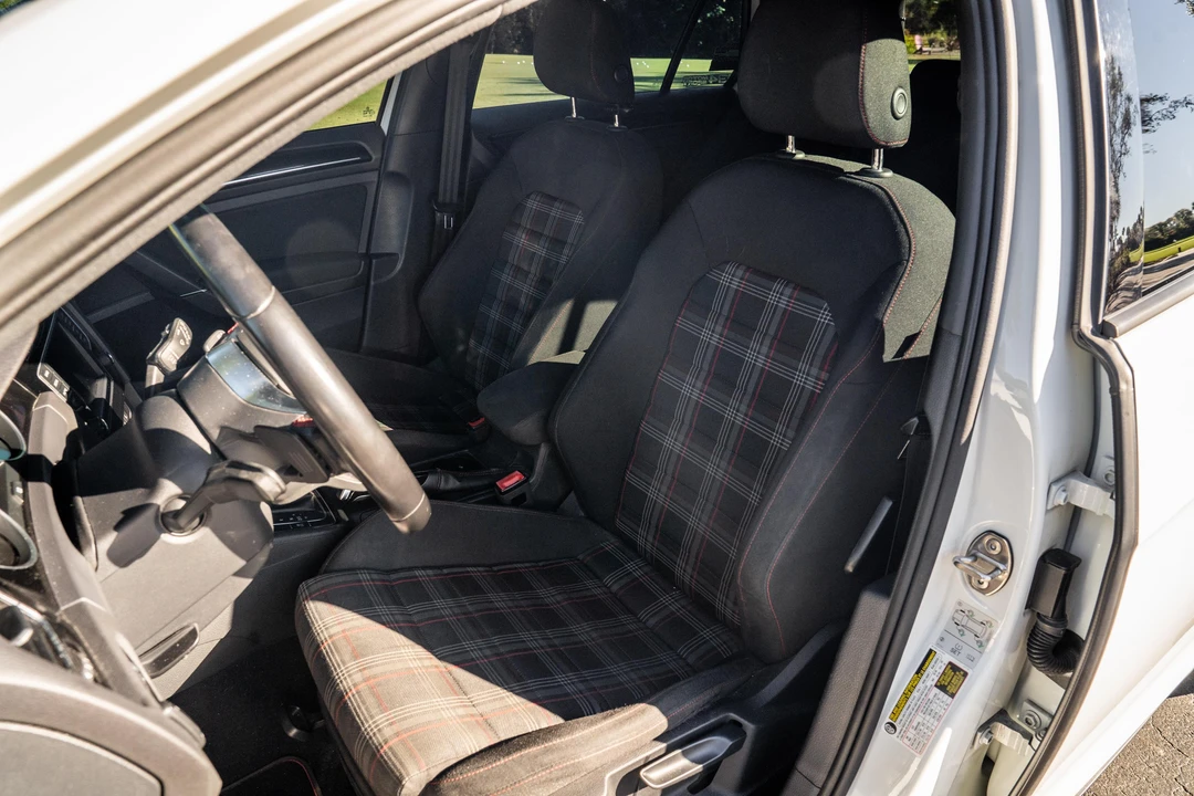 2017 Volkswagen GTI Mk7 - Image 27 of 31