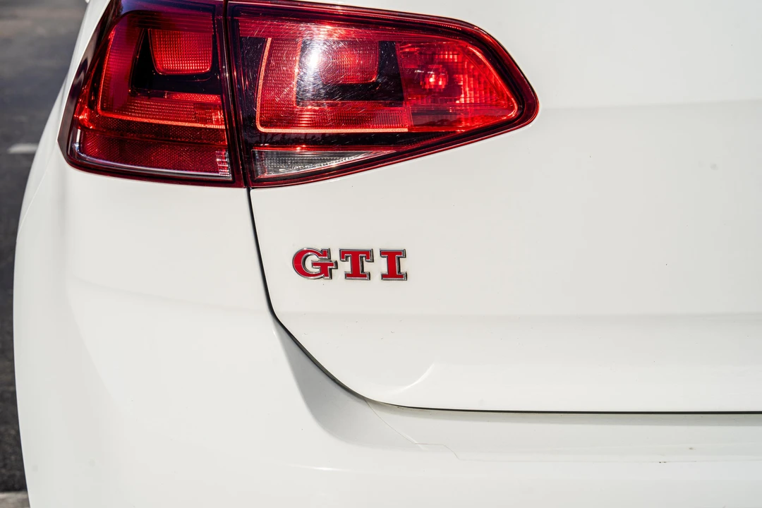 2017 Volkswagen GTI Mk7 - Image 18 of 31
