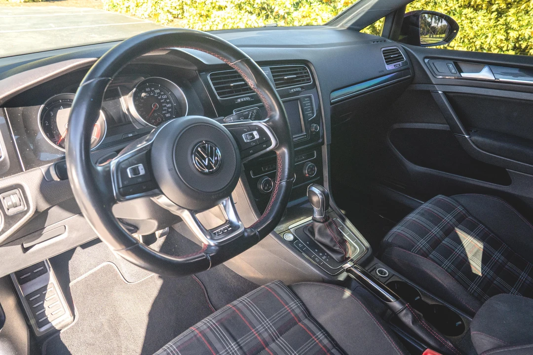 2017 Volkswagen GTI Mk7 - Image 23 of 31