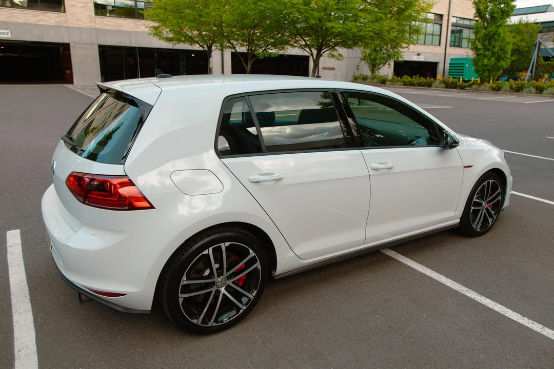 2017 Volkswagen GTI Mk7 - Image 25 of 31