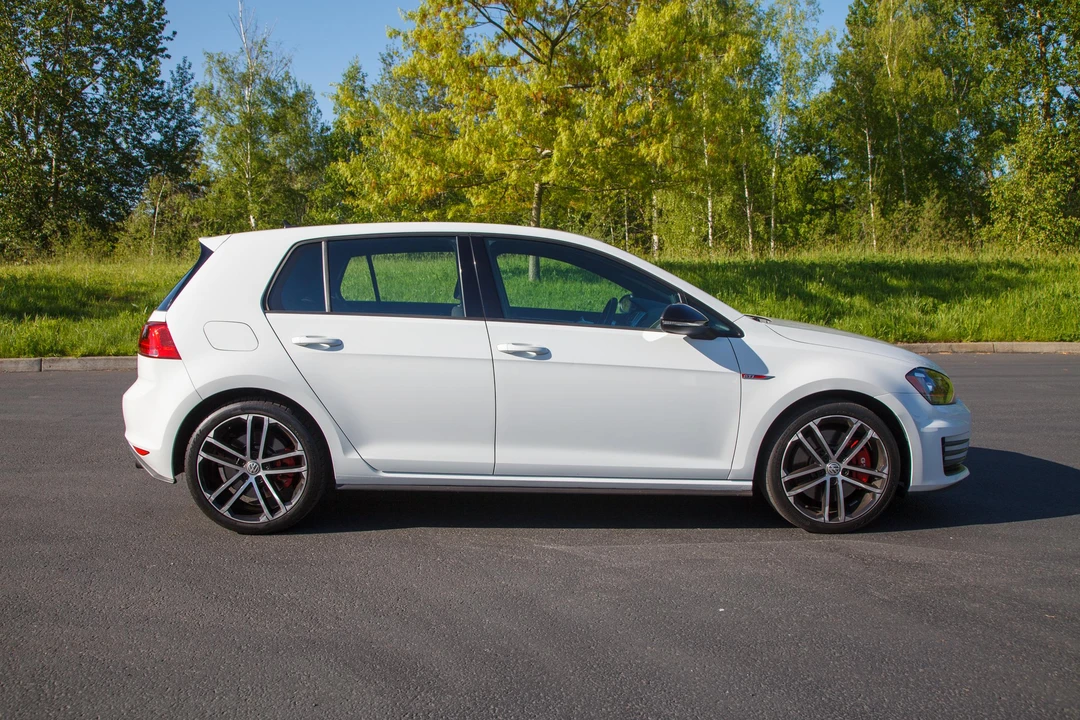2017 Volkswagen GTI Mk7 - Image 26 of 31