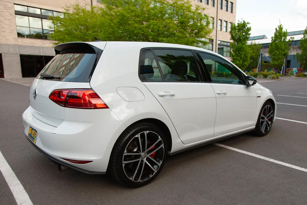 2017 Volkswagen GTI Mk7 - Image 24 of 31