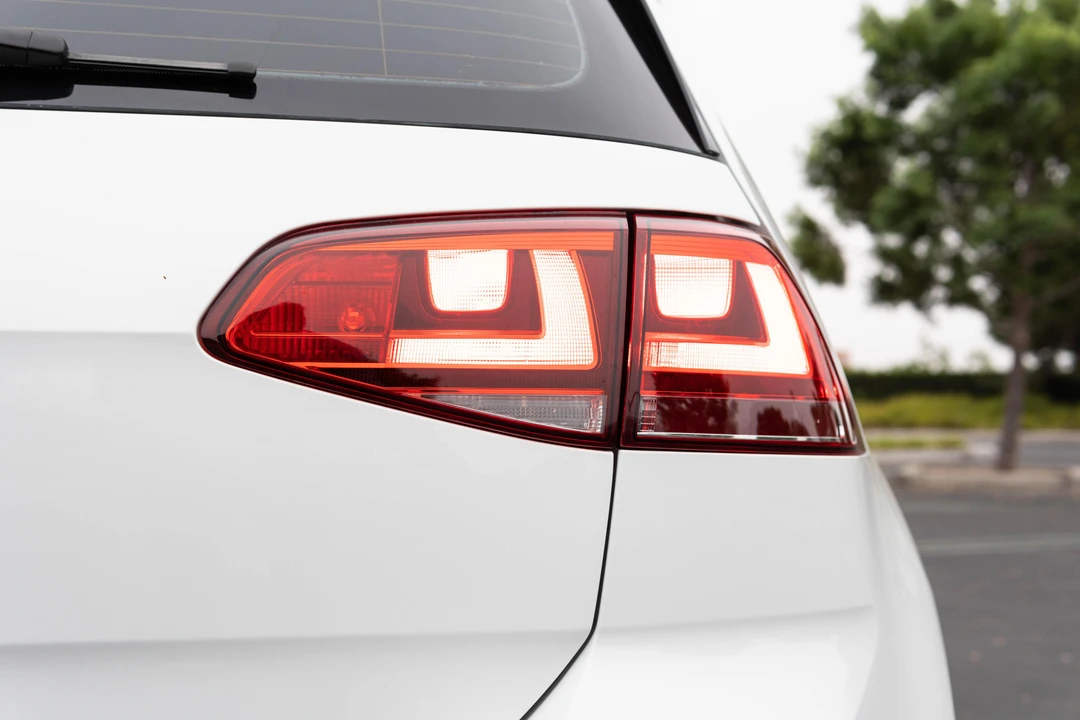 2017 Volkswagen GTI Mk7 - Image 29 of 31