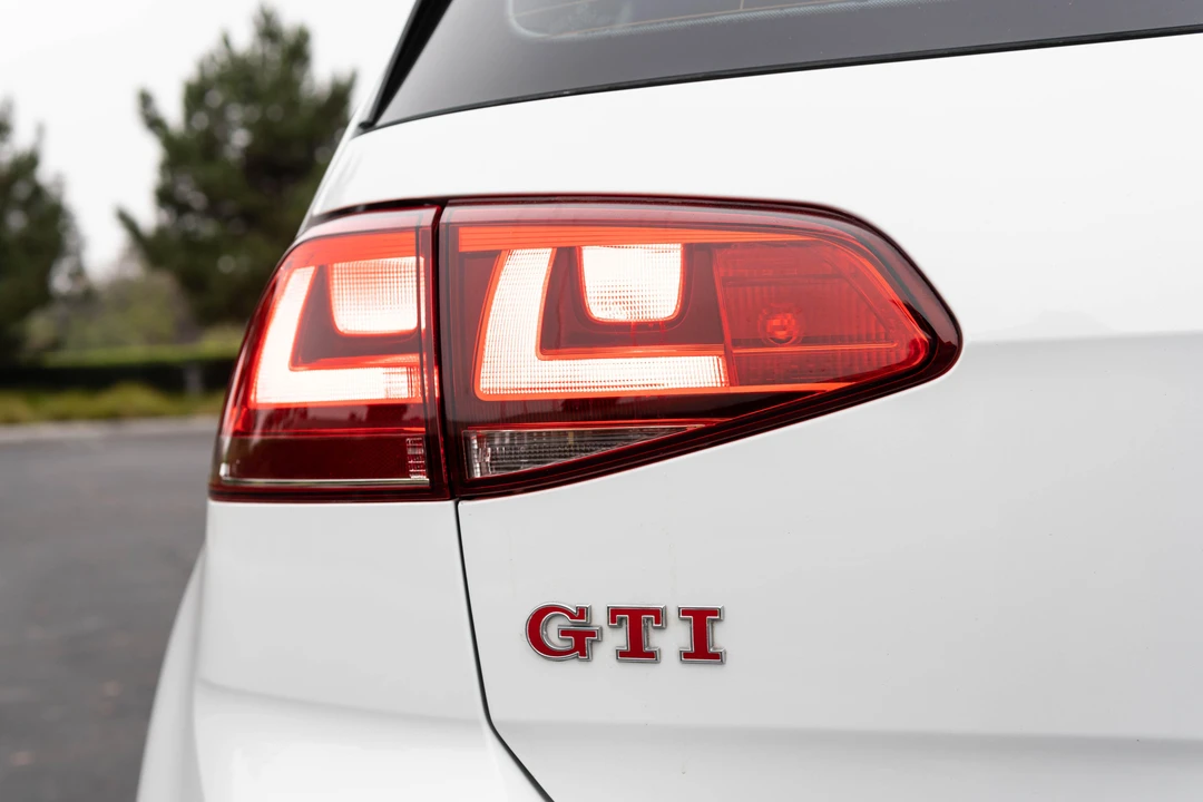 2017 Volkswagen GTI Mk7 - Image 24 of 31