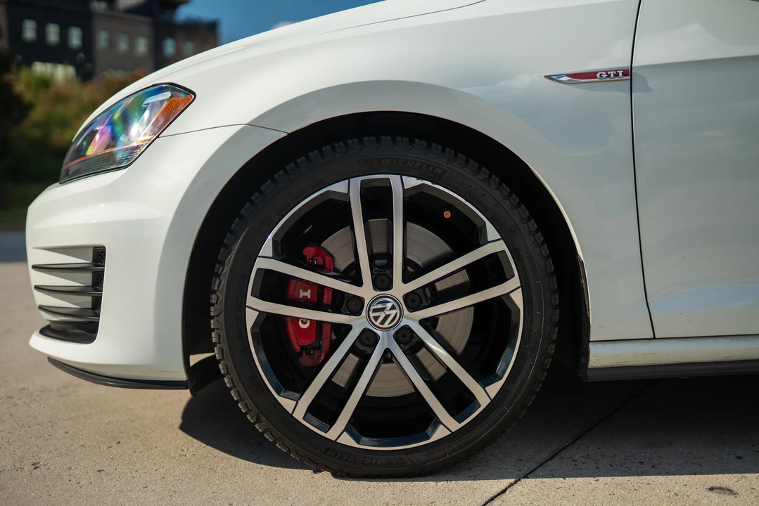 2017 Volkswagen GTI Mk7 - Image 25 of 31