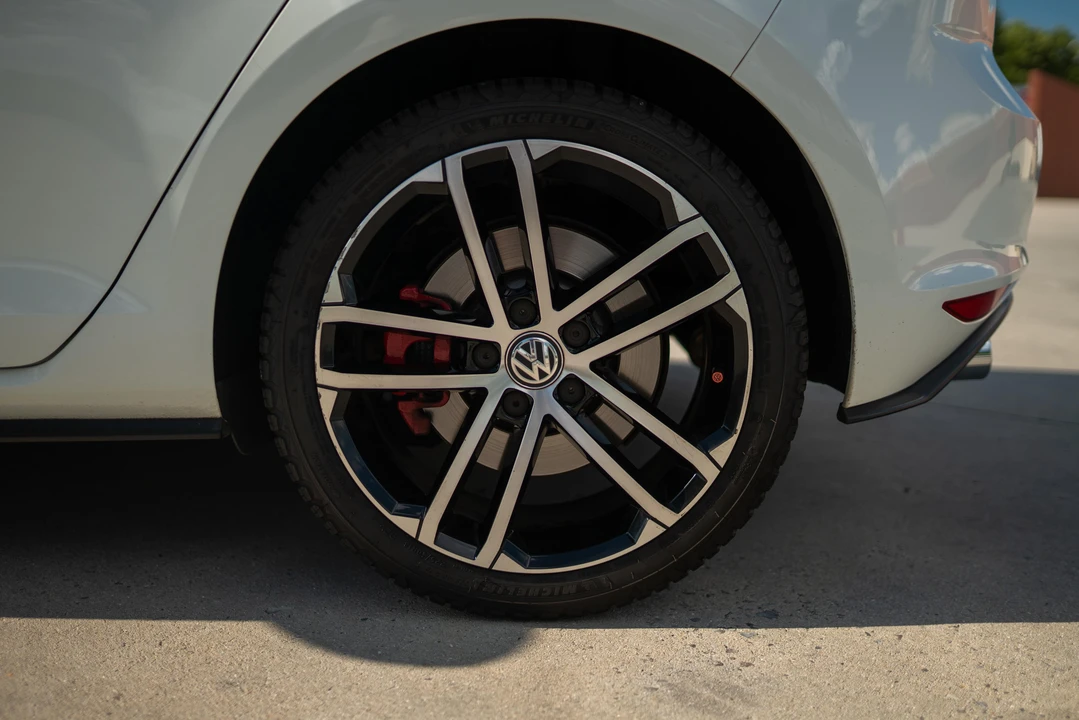 2017 Volkswagen GTI Mk7 - Image 26 of 31