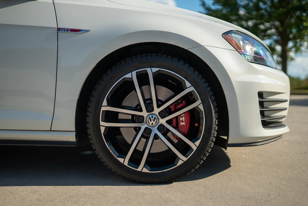 2017 Volkswagen GTI Mk7 - Image 28 of 31