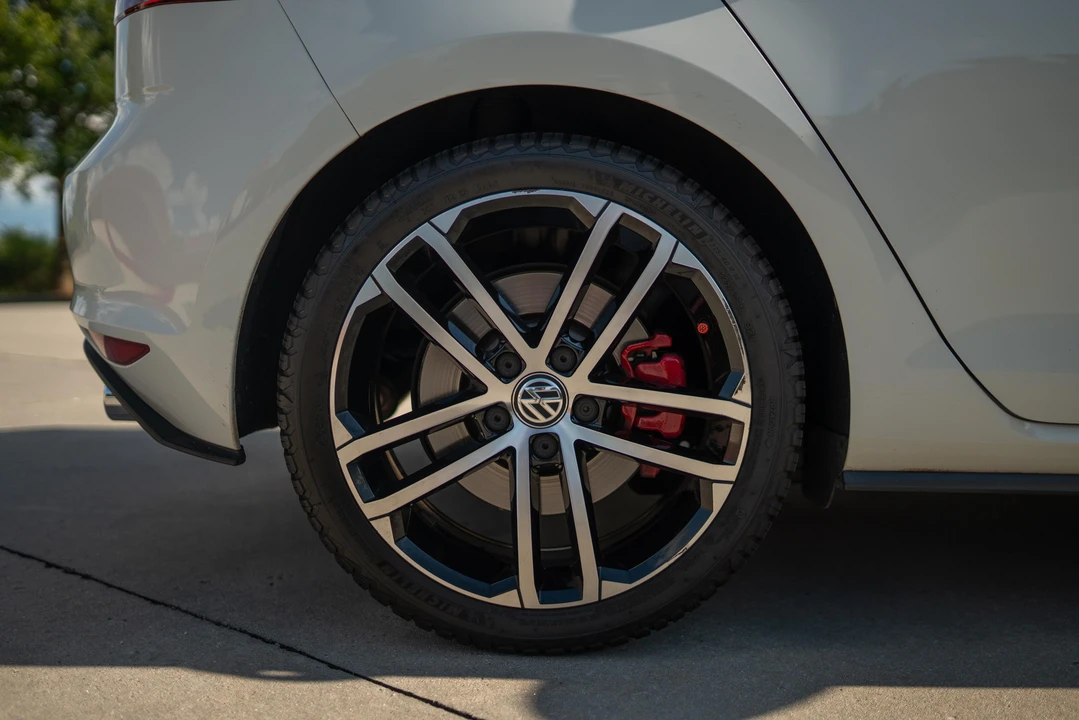 2017 Volkswagen GTI Mk7 - Image 27 of 31