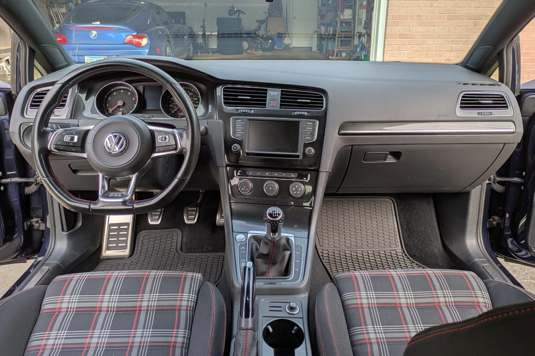2017 Volkswagen GTI Mk7 - Image 28 of 31