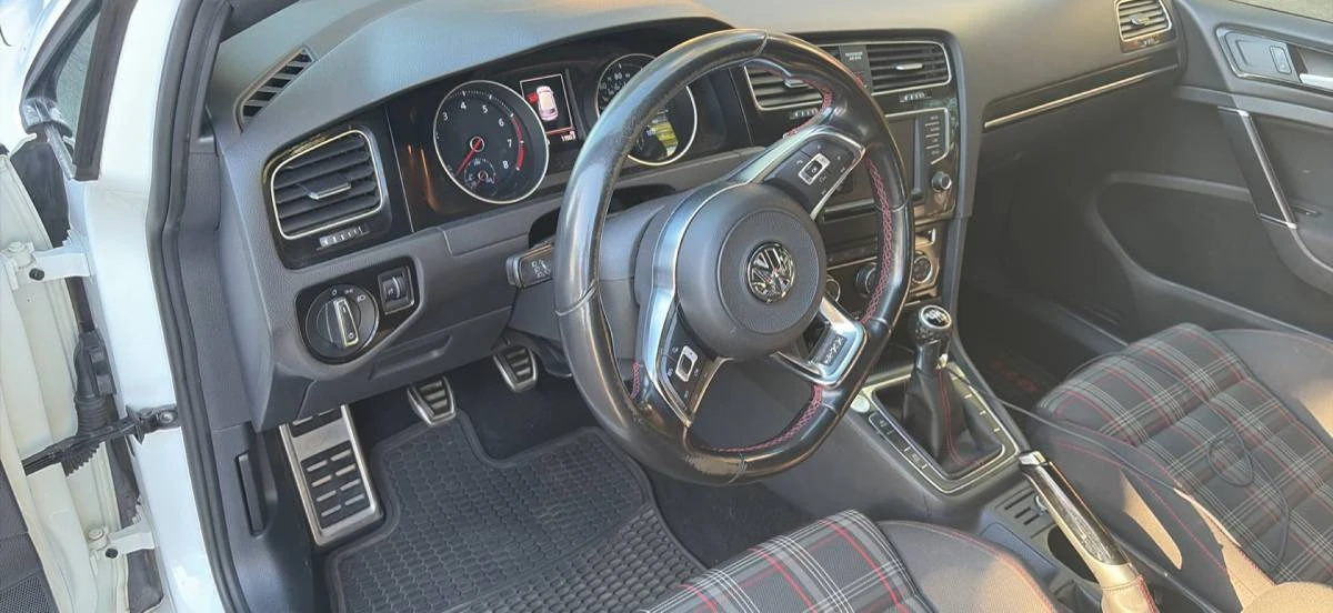 2017 Volkswagen GTI Mk7 - Image 4 of 6