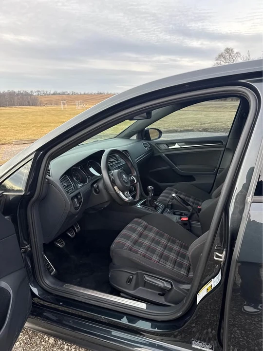 2017 Volkswagen GTI Mk7 - Image 8 of 11
