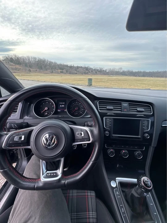 2017 Volkswagen GTI Mk7 - Image 9 of 11