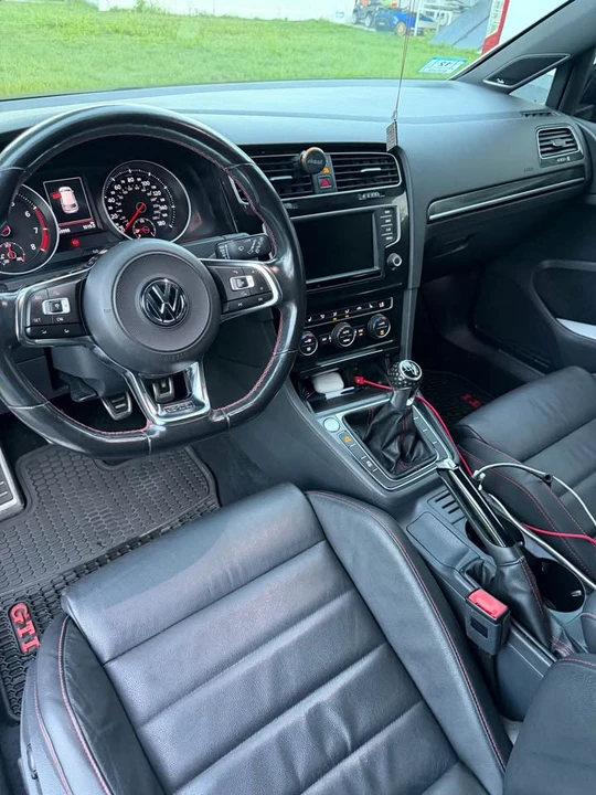 2017 Volkswagen GTI Mk7 - Image 8 of 10