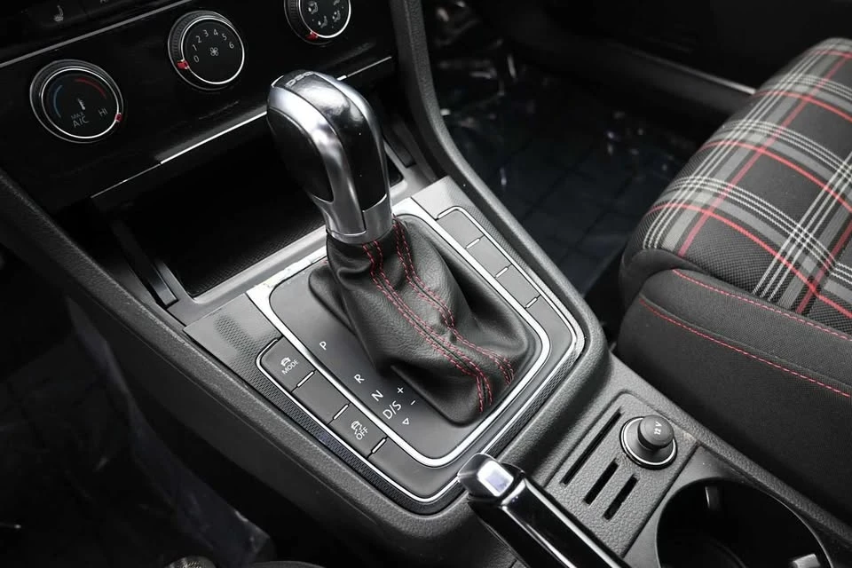 2017 Volkswagen GTI Mk7 - Image 7 of 10
