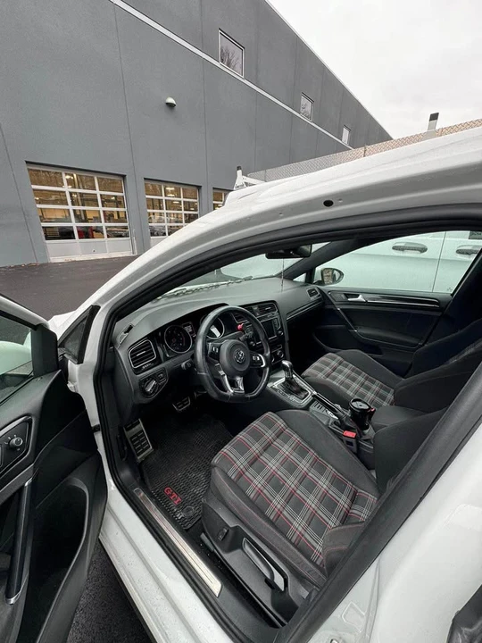 2017 Volkswagen GTI Mk7 - Image 3 of 5