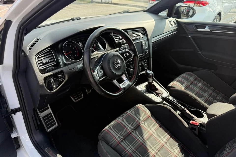 2017 Volkswagen GTI Mk7 - Image 16 of 20