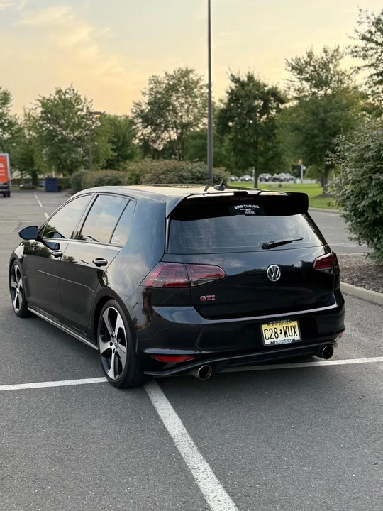 2017 Volkswagen GTI Mk7 - Image 2 of 9