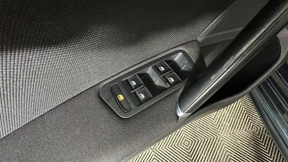 2017 Volkswagen GTI Mk7 - Image 10 of 20