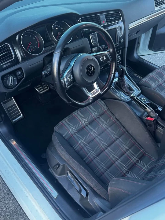 2017 Volkswagen GTI Mk7 - Image 6 of 8