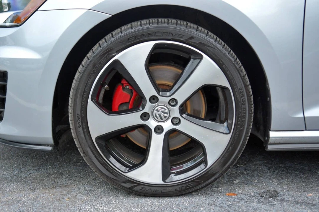 2017 Volkswagen GTI Mk7 - Image 8 of 12