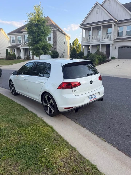 2017 Volkswagen GTI Mk7 - Image 4 of 8