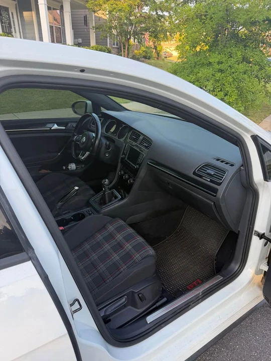 2017 Volkswagen GTI Mk7 - Image 6 of 8