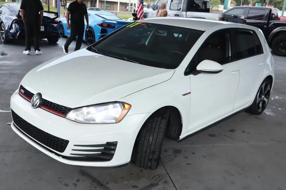 2017 Volkswagen GTI Mk7 - Image 8 of 18