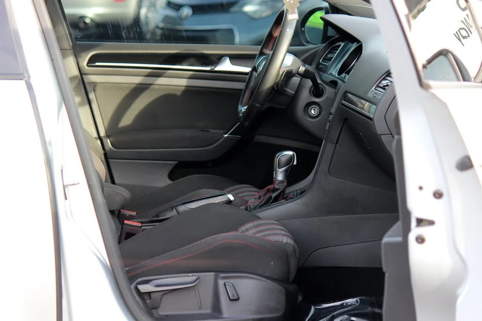 2017 Volkswagen GTI Mk7 - Image 17 of 20