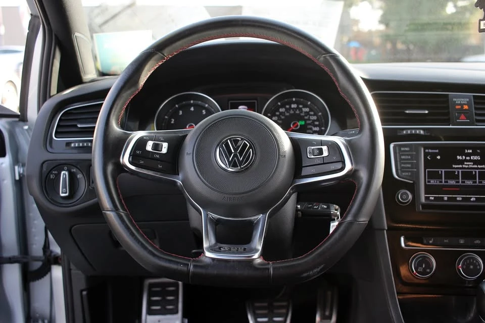 2017 Volkswagen GTI Mk7 - Image 11 of 20