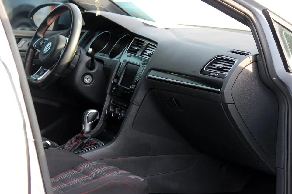 2017 Volkswagen GTI Mk7 - Image 9 of 20