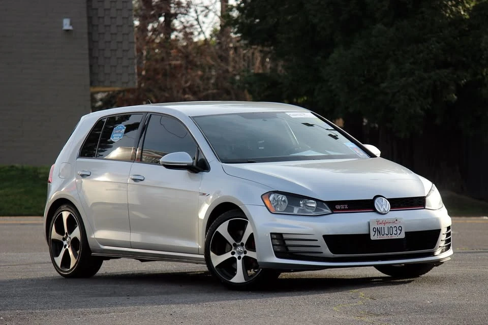 2017 Volkswagen GTI Mk7 - Image 2 of 20