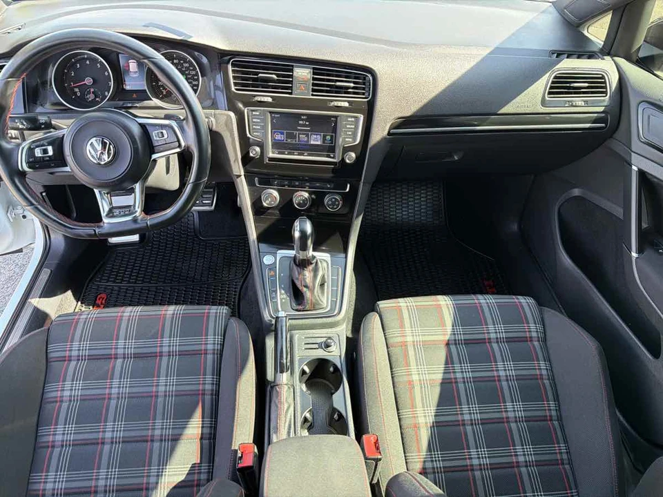 2017 Volkswagen GTI Mk7 - Image 11 of 17