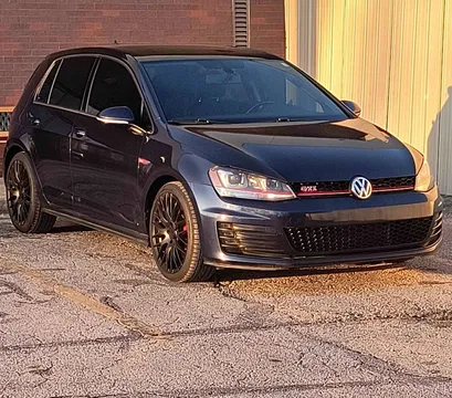 2017 Volkswagen Golf GTI SE Hatchback Coupe 2D